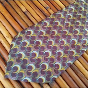 EUC JHANE BARNES Burgundy w/Crescent Moon Shapes 100% Silk Men's Neck Tie
